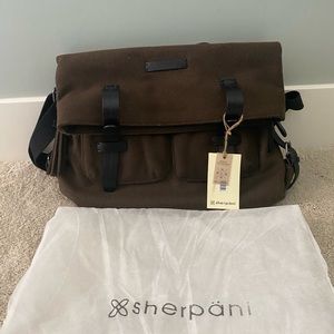 Sherpani Petra Crossbody Messenger in Olive Green